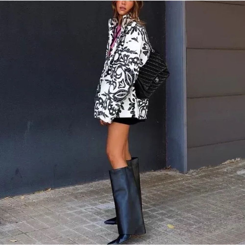 NWT Zara Blogger’s Favorite Printed Quilted Oversized Sweatshirt Jacket, Medium - Picture 4 of 16